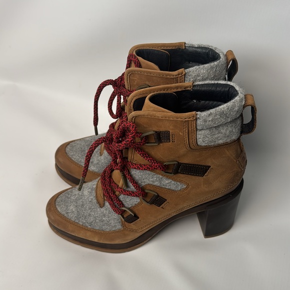 Women's Blake Lace Up High Heel Booties - Picture 4 of 9